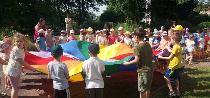 Powitanie wakacji – Niebieski Balonik na Festynie w ogrodzie przedszkolnym